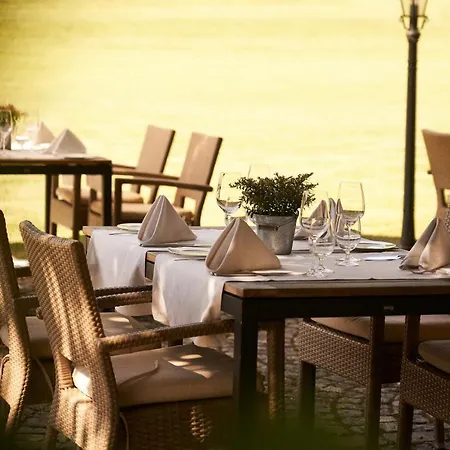Gastehaus Am Wasserschloss & Restaurant Wasserschloss Guest house Inzlingen