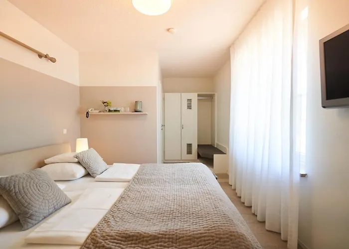 Gaestehaus Am Wasserschloss & Restaurant Wasserschloss 3* Inzlingen